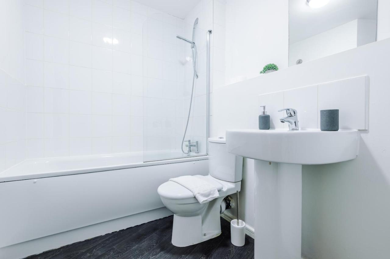 2 Bed Apartment With Balcony Private Parking Near Etihad Stadium, Coop Live Manchester Eksteriør billede